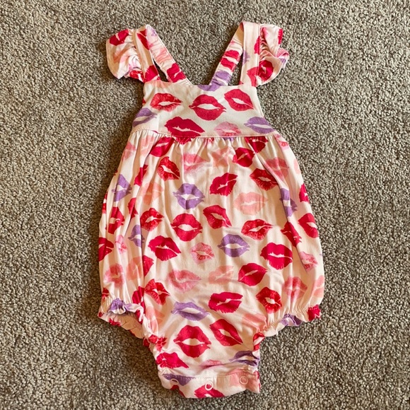 Posh Peanut Other - Posh Peanut Lola Ruffled Cap Sleeve Bubble Romper